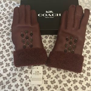 Coach beautiful OX BLOOD COLOR LEATHER GLOVES 🧤🧤🧤